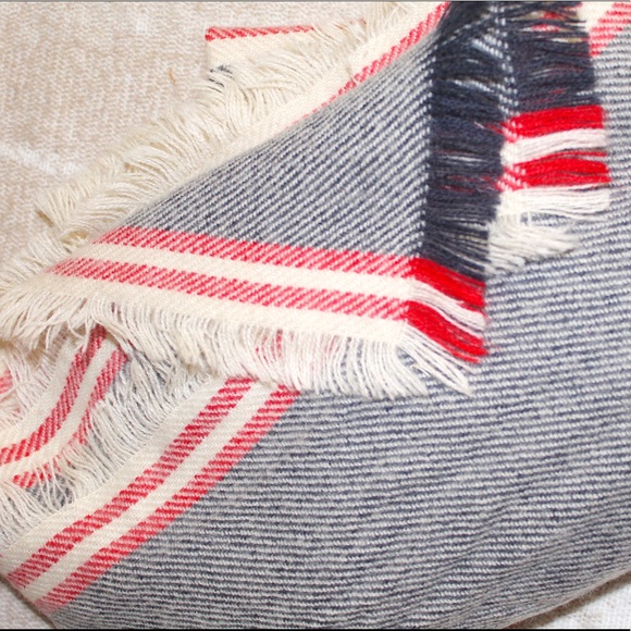 Multicolored soft blanket scarf - Picture 3 of 3